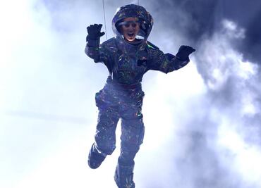 Katy Perry "vuela" en los MTV VMAs