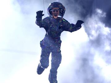 Katy Perry "vuela" en los MTV VMAs