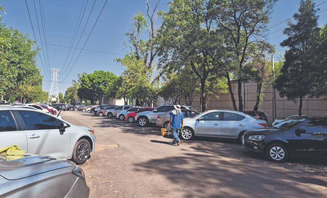 El estacionamiento siempre ha sido un problema en el Axe, dijeron asistentes. Foto: de JORGE MEDELLÍN. EL UNIVERSAL