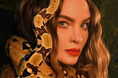 El traje de baño de corte alto de Belinda es el más hot