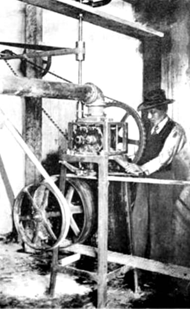 Desarrollar un proceso para moler y nixtamalizar el máiz en máquina fue el primer paso para diseñar las máquinas que hacen tortillas. Archivo General de la Nación.