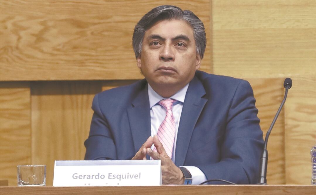 El subgobernador del Banxico, Gerardo Esquivel, explica que no se pueden usar recursos del FMI para pagar la deuda. Foto: ARCHIVO EL UNIVERSAL