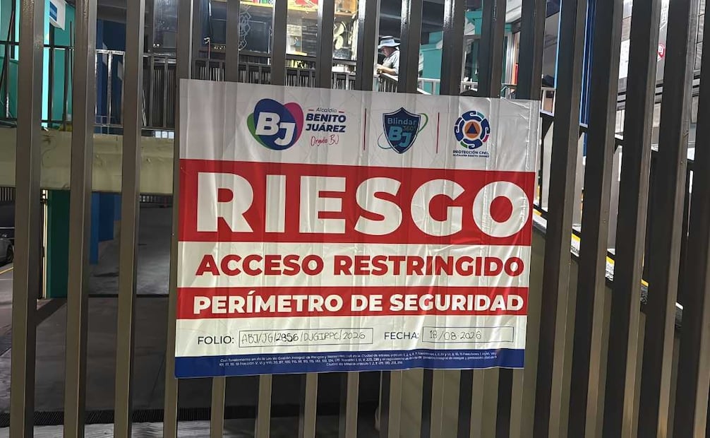La alcaldía Benito Juárez colocó sellos de Protección Civil en el Colegio Simón Bolívar, que esta tarde tuvo un conato de incendio. | Foto: Especial.