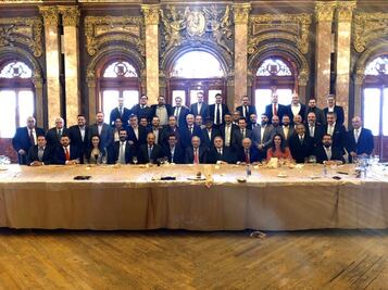 AMLO reúne por primera vez a la LMP y LMB