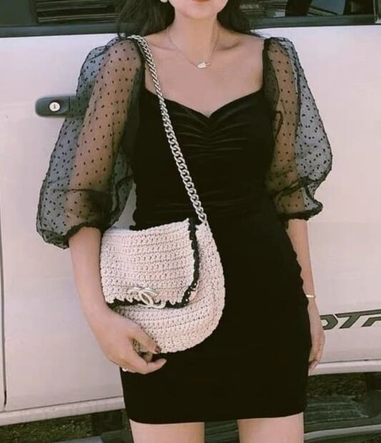 Cómo vestir de negro sin morir del calor en verano