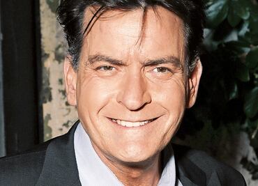 Charlie Sheen dice que Rossi quiso sexo sin protección