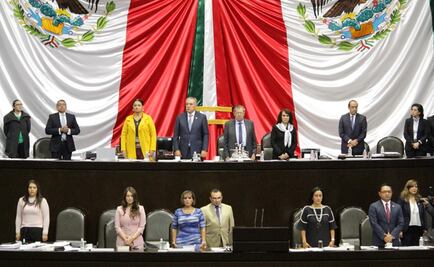 “¡Es un honor estar con Obrador!”, corean durante Bando Solemne