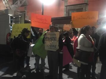 Extrabajadores de Notimex entregan carta a AMLO; Sanjuana Martínez lo engaña, le dicen