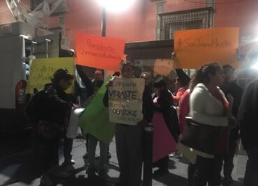 Extrabajadores de Notimex entregan carta a AMLO; Sanjuana Martínez lo engaña, le dicen