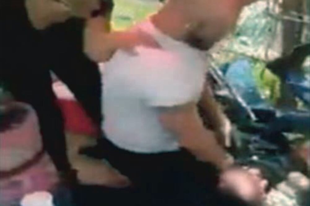 Reproche. Vecinos de Lomas Verdes, Satélite, Bulevares y Fuentes de Satélite llamaron a no acudir al negocio de la pareja. (TOMADA DE VIDEO)