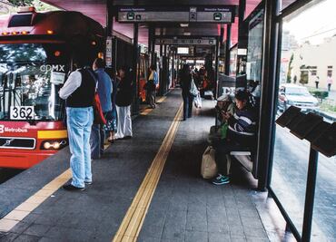 Asignan pocos policías para vigilar Metrobús y Trolebús