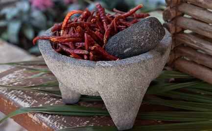 Cómo curar un molcajete antes de usarlo por primera vez