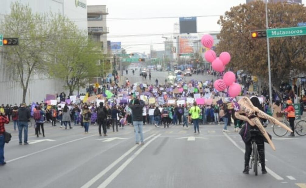 Marchan en Monterrey contra violencia hacia las mujeres y exclusión social