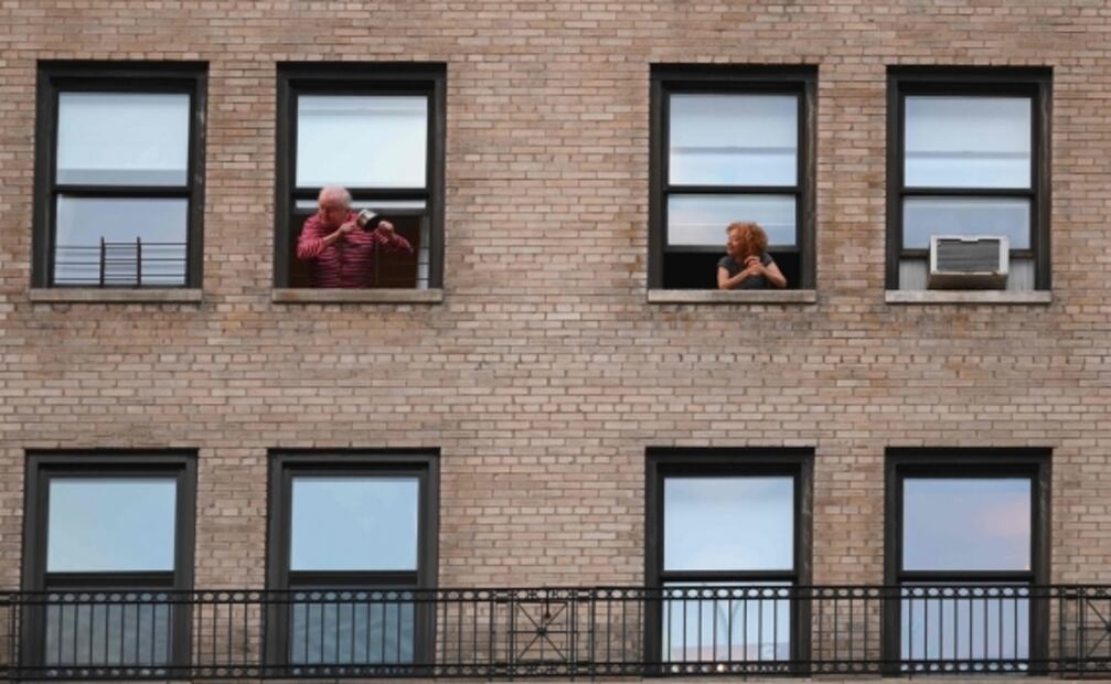 Honran con canción de Frank Sinatra a médicos que luchan contra Covid-19 en Nueva York