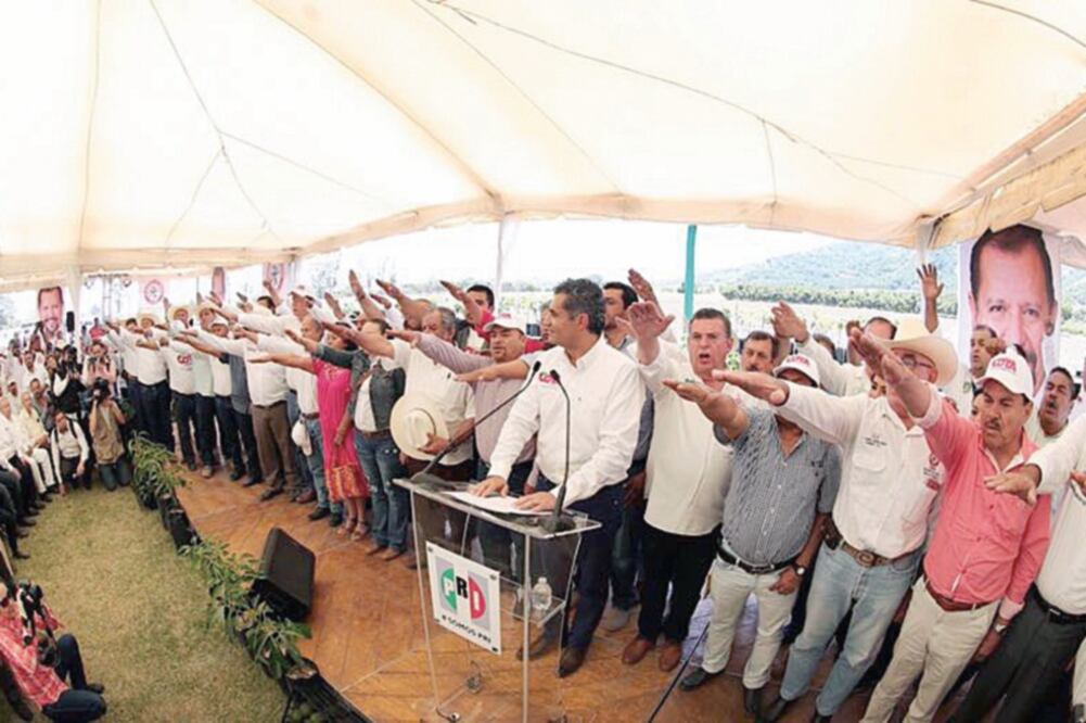 Ante productores del campo y militantes de la CNC, el candidato de la coalición PRI-PVEM-Panal, Manuel Cota, hizo un llamado a la unidad de los priístas (TOMADA DE FACEBOOK)