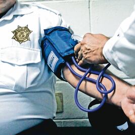 Ocho de cada 10 policías tienen sobrepeso u obesidad: Inegi