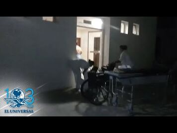 Mujer alumbra bebé afuera de hospital donde le negaron atención