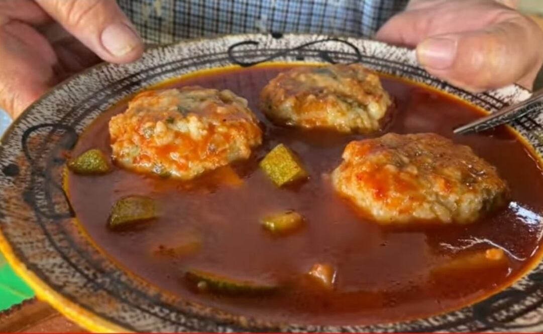 Atrévete a preparar las exquisitas albóndigas de pescado de Doña Ángela. Foto: YouTube De mi Rancho a Tu Cocina  