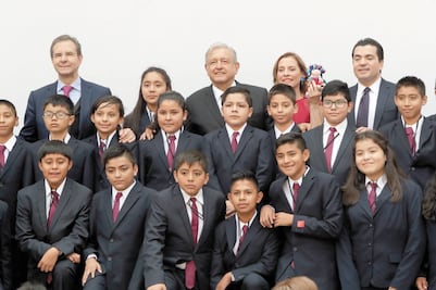 Piden estudiantes apoyo a Presidente para cumplir metas