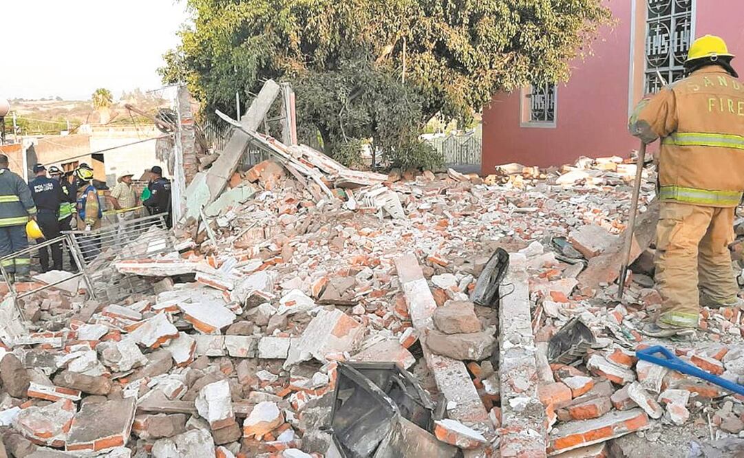 Protección Civil informó que la explosión en el templo de San Isidro Labrador, en El Chiquihuitero, habría sido ocasionada por material de pirotecnia almacenado en una habitación de 12 metros cuadrados en las inmediaciones del lugar. Foto: Especial.