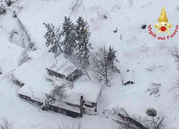 Rescatistas reportan muertos tras alud en centro de Italia