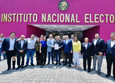 Dirigentes de Va por México registran ante el INE al Frente Amplio