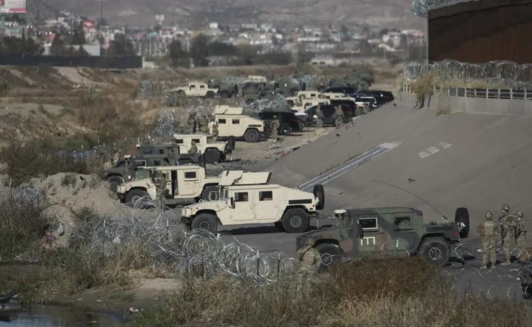 El ejército estadounidense protege la frontera de El Paso con México, vista desde Ciudad Juárez, México. Foto: AP