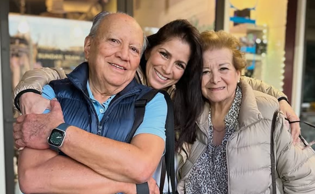 Alessandra Rosaldo celebró con esta foto el cumpleaños 83 de su padre en julio de 2025.