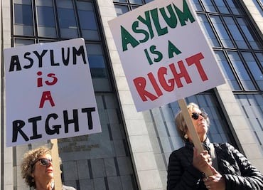 Juez bloquea nuevas reglas para pedir asilo de gobierno de Trump