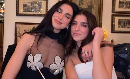 Dua Lipa y su hermana Rina posan juntas para Versace 