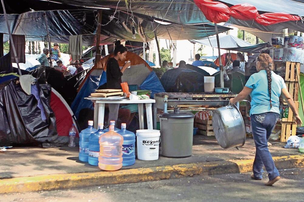 Se cumplen 30 días del plantón que instaló la coordinadora en la Plaza de la Ciudadela. Según datos oficiales, cerca de mil personas permanecen allí (ARCHIVO EL UNIVERSAL)