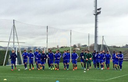 Vela y Reyes, convocados para enfrentar al Barcelona