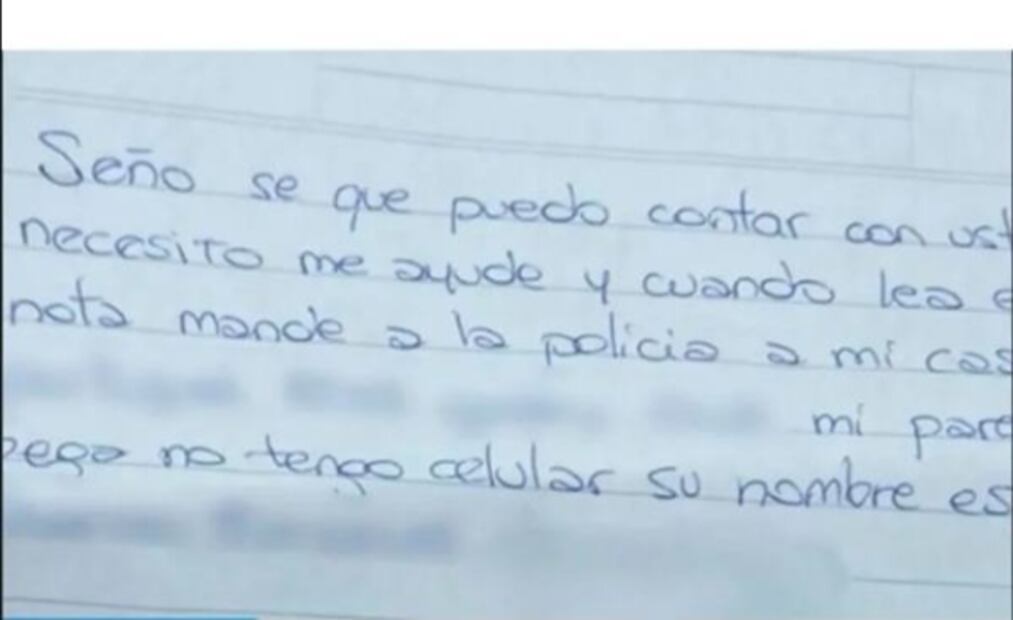 Con mensaje en el cuaderno de su hijo, mujer argentina pide a maestra llamar a la Policía