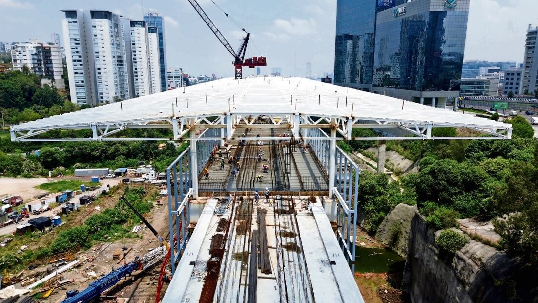 La estación Santa Fe tiene la estructura metálica levantada, según se pudo observar en un recorrido de este diario. Foto: Diego Prado y Diego Montesinos