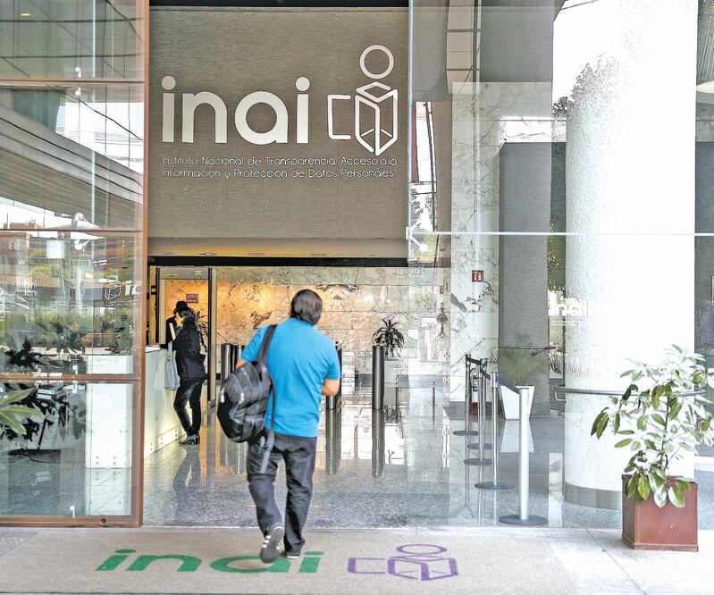 Precaución. El Inai reforzó la seguridad de su edificio central, pese a que aparentemente el sujeto que dejó el arma no se percató de a dónde entraba. Foto: ARCHIVO EL UNIVERSAL