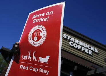 Trabajadores de Starbucks inician huelga en EU