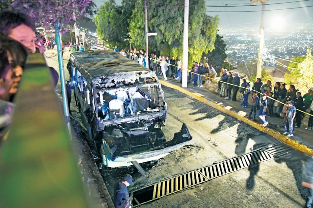Miguel Ángel Montiel conducía un microbús de la ruta 18 cuando tres sujetos le dispararon y posteriormente le prendieron fuego a la unidad. (ARCHIVO. EL UNIVERSAL)