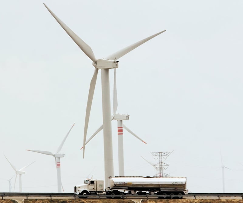 La Cofece alegó ante la Corte que el acuerdo de Sener impone a las energías renovables reglas que les dificultan competir. Archivo EL UNIVERSAL