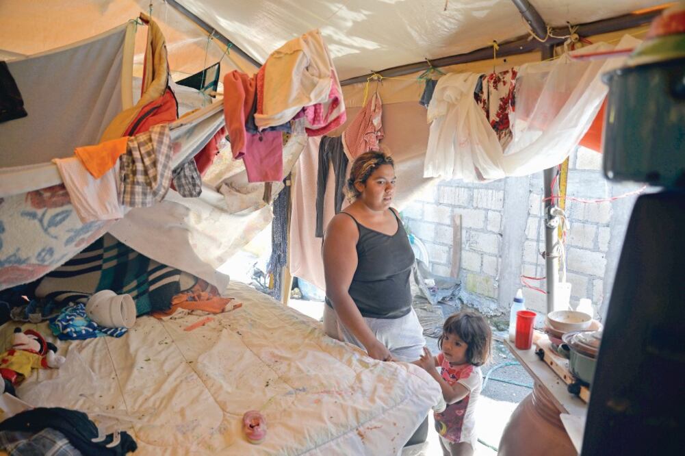 El gobierno de Morelos no ha reportado la adquisición del crédito para hacer frente a los sismos, mientras que damnificados permanecen en casuchas. Foto: ARCHIVO EL UNIVERSAL