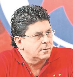 Kuri recula; Tiburones no se va