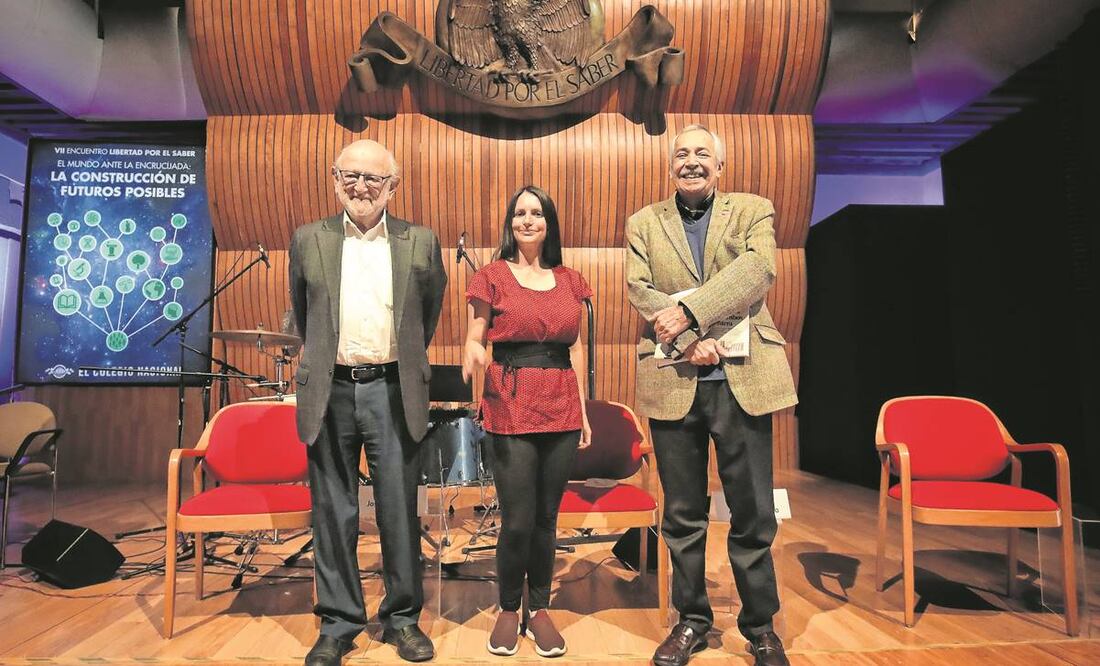 El exdirector de la Conabio y miembro de El Colegio Nacional, José Sarukhán (izquierda), la bióloga Alicia Mastretta y el economista Rolando Cordera (derecha). Foto: Fernanda Rojas/ EL UNIVERSAL