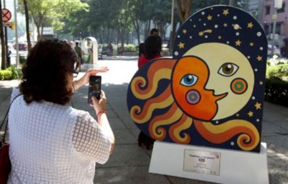 Corazones gigantes toman Paseo de la Reforma