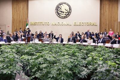 Contralor del INE denuncia en San Lázaro irregularidades en gestión de Lorenzo Córdova por más de 400 mdp