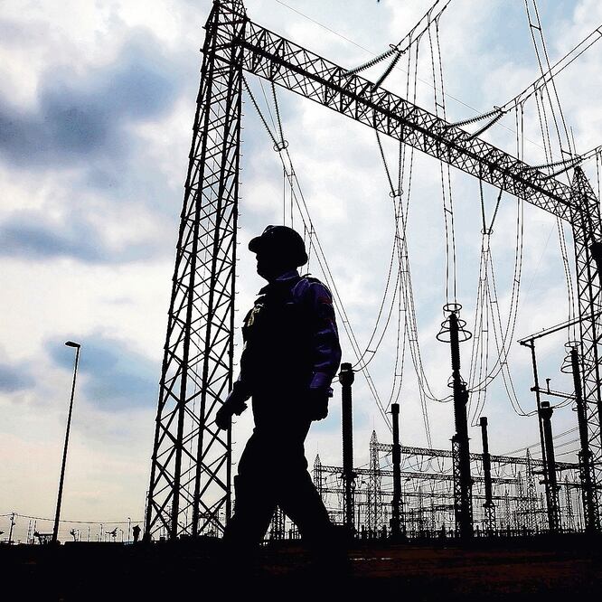 El desembolso que hará la CFE para pagar combustibles supera el monto para subsidiar tarifas eléctricas, estimado en 70 mil millones de pesos. ARCHIVO EL UNIVERSAL