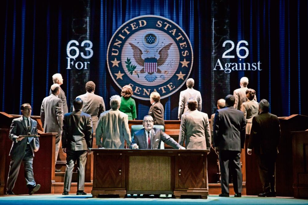 La serie aborda la firma de la ley por los Derechos Civiles en 1964, contra la segregación racial y la discriminación (CORTESÍA)