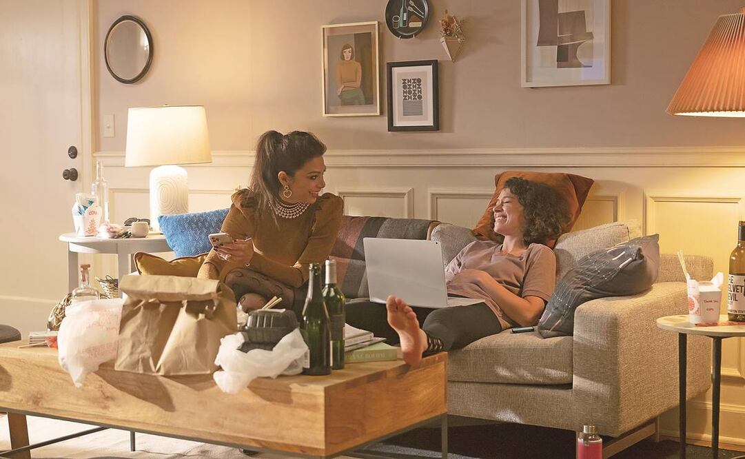 En la serie de comedia además de enfrentar villanos se retrata la amistad entre mujeres. Foto: Disney+ 