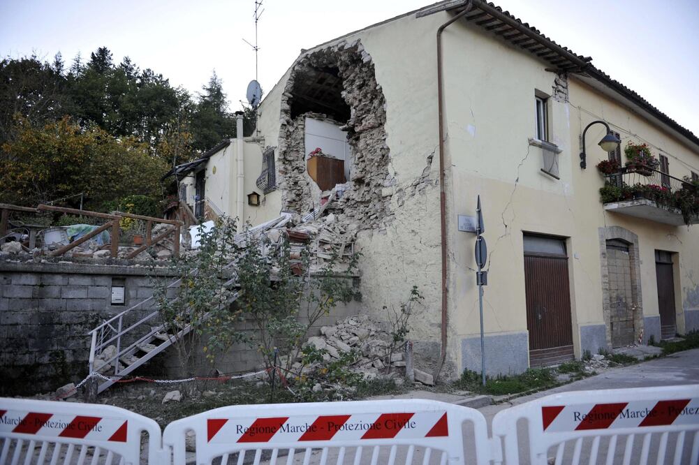 Edificio dañado en Pieve Torina. (FOTO: EFE)