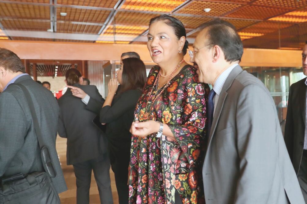 La priísta Dulce María Sauri durante el registro y credencializacion de los nuevos diputados de la 64 Legislatura. (LUCÍA GODÍNEZ. EL UNIVERSAL)