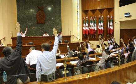 Solicitan licencia 25 diputados y 4 ediles que van a la reelección en Sinaloa