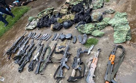 Diez armas R-15 y 13 cuernos de chivo; lo asegurado tras enfrentamiento en Texcatitlán